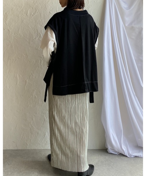 She's Closet(シーズクローゼット)の「サイドオープン深Vネックサイドベルト付き配色ロングベスト(ベスト・レディース・ブラック/オフホワイト/ダークパープル/モカ・FREE)」の12枚目の写真