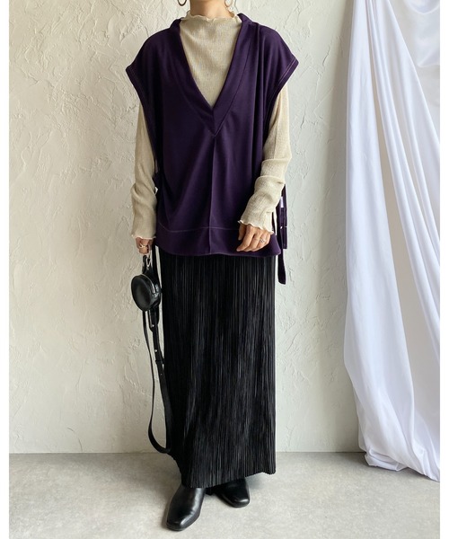 She's Closet(シーズクローゼット)の「サイドオープン深Vネックサイドベルト付き配色ロングベスト(ベスト・レディース・ブラック/オフホワイト/ダークパープル/モカ・FREE)」の16枚目の写真