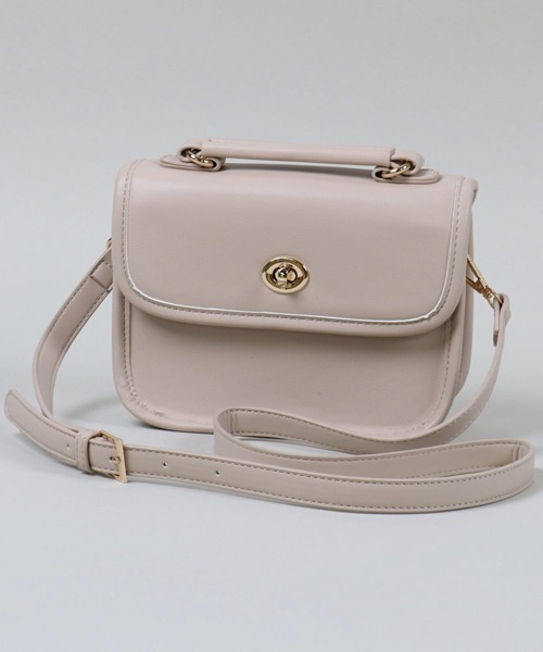 SPINNS（スピンズ）の「フェイクレザー パイピングデザインショルダーバッグ（ショルダーバッグ・レディース・アイボリー/ブラウン/ブルー/イエロー/グレイッシュベージュ/アイボリー系・ONESIZE）」の3枚目の写真