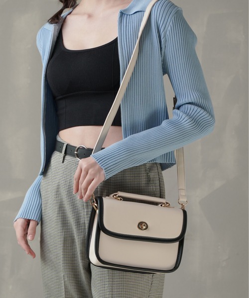 SPINNS（スピンズ）の「フェイクレザー パイピングデザインショルダーバッグ（ショルダーバッグ・レディース・アイボリー/ブラウン/ブルー/イエロー/グレイッシュベージュ/アイボリー系・ONESIZE）」の16枚目の写真