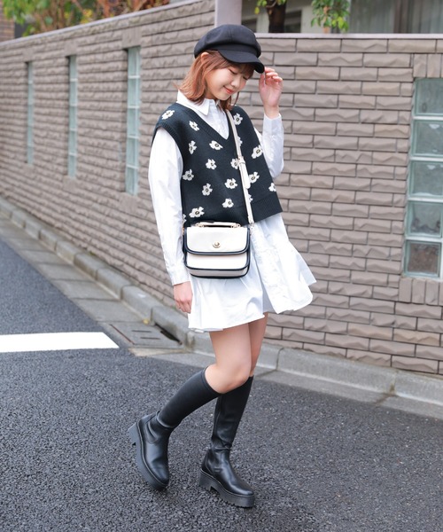 SPINNS（スピンズ）の「フェイクレザー パイピングデザインショルダーバッグ（ショルダーバッグ・レディース・アイボリー/ブラウン/ブルー/イエロー/グレイッシュベージュ/アイボリー系・ONESIZE）」の20枚目の写真