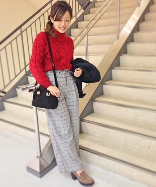 Chico(チコ)の「タートルケーブルニット(ニット/セーター・レディース・グレー/ホワイト/レッド/ネイビー・FREE)」の4枚目の写真