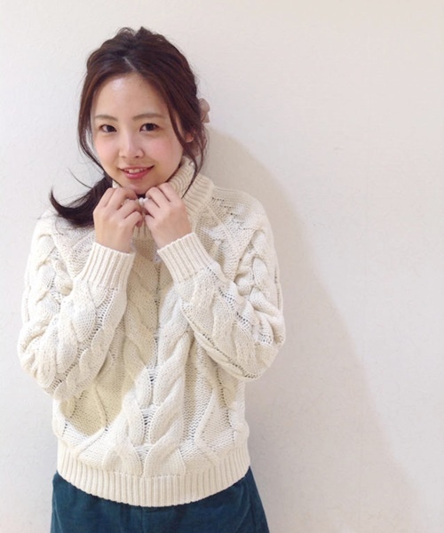 Chico(チコ)の「タートルケーブルニット(ニット/セーター・レディース・グレー/ホワイト/レッド/ネイビー・FREE)」の2枚目の写真