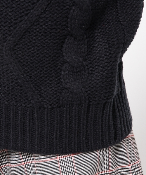 Chico(チコ)の「タートルケーブルニット(ニット/セーター・レディース・グレー/ホワイト/レッド/ネイビー・FREE)」の8枚目の写真