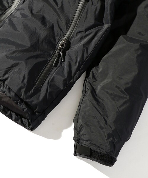 NANGA（ナンガ）の「NANGA/ナンガ AURORA DOWN JKT/オーロラダウンジャケット（ダウンジャケット/コート・メンズ・オリーブ/ブラック/レッド・MEDIUM/X-LARGE/LARGE）」の6枚目の写真