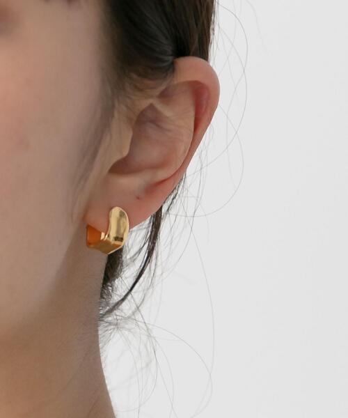 CITEN(シテン)の「<CITEN(シテン)>ニュアンス スクエア ピアス(ピアス(両耳用)・レディース・シルバー/ゴールド・FREE)」の3枚目の写真