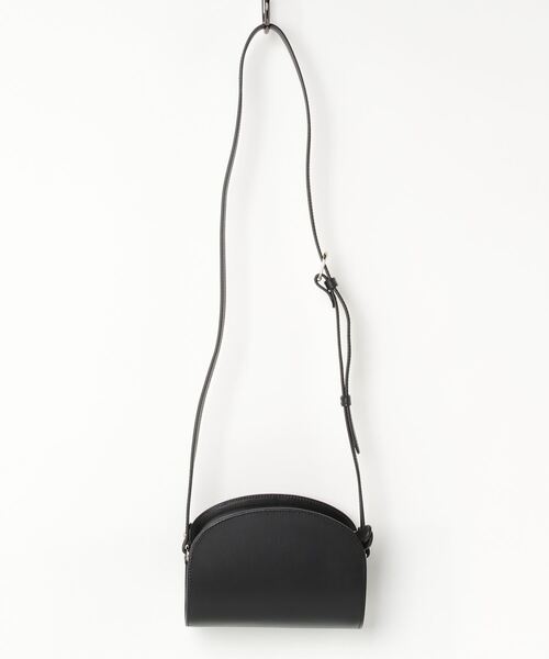 A.P.C.（アーペーセー）の「A.P.C. Demi-Lune アー・ペー・セー ドゥミリュンヌ ショルダーバッグ（ショルダーバッグ・レディース・ブラック/ネイビー/ボルドー/グレー系その他/グリーン系/ブラウン系/グリーン/ライトベージュ・FREE）」の13枚目の写真