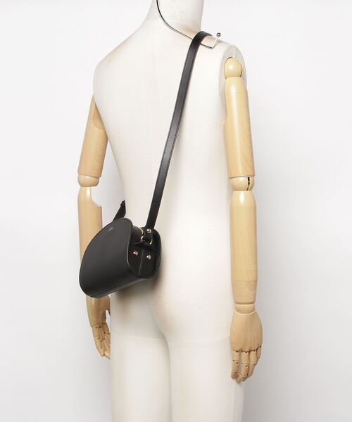 A.P.C.（アーペーセー）の「A.P.C. Demi-Lune アー・ペー・セー ドゥミリュンヌ ショルダーバッグ（ショルダーバッグ・レディース・ブラック/ネイビー/ボルドー/グレー系その他/グリーン系/ブラウン系/グリーン/ライトベージュ・FREE）」の16枚目の写真