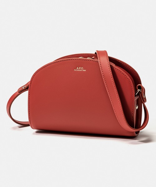 A.P.C.（アーペーセー）の「A.P.C. Demi-Lune アー・ペー・セー ドゥミリュンヌ ショルダーバッグ（ショルダーバッグ・レディース・ブラック/ネイビー/ボルドー/グレー系その他/グリーン系/ブラウン系/グリーン/ライトベージュ・FREE）」の4枚目の写真