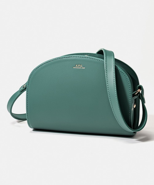 A.P.C.（アーペーセー）の「A.P.C. Demi-Lune アー・ペー・セー ドゥミリュンヌ ショルダーバッグ（ショルダーバッグ・レディース・ブラック/ネイビー/ボルドー/グレー系その他/グリーン系/ブラウン系/グリーン/ライトベージュ・FREE）」の6枚目の写真