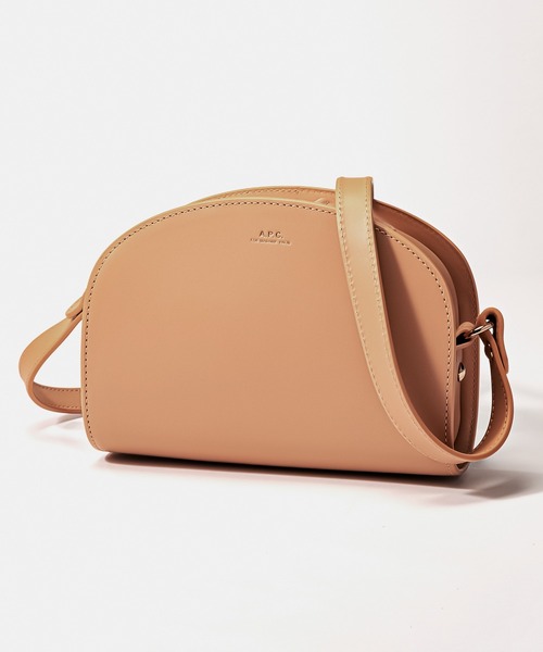 A.P.C.（アーペーセー）の「A.P.C. Demi-Lune アー・ペー・セー ドゥミリュンヌ ショルダーバッグ（ショルダーバッグ・レディース・ブラック/ネイビー/ボルドー/グレー系その他/グリーン系/ブラウン系/グリーン/ライトベージュ・FREE）」の5枚目の写真