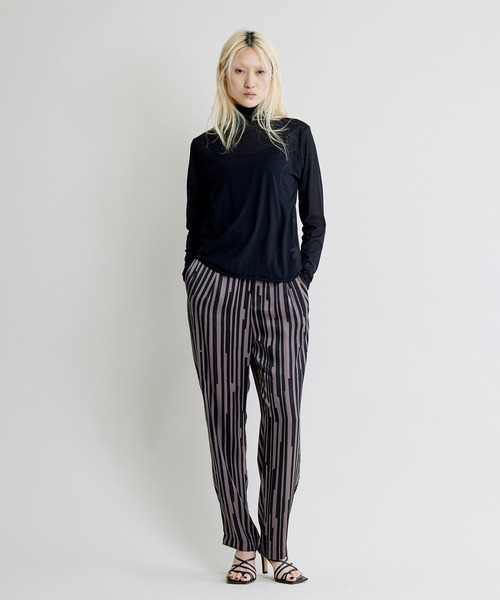 NOISE MAKER(ノイズメーカー)の「ペイントランダムストライプテーパードパンツ(その他パンツ・レディース・ブラック/ベージュ/グリーン・38/36)」の4枚目の写真