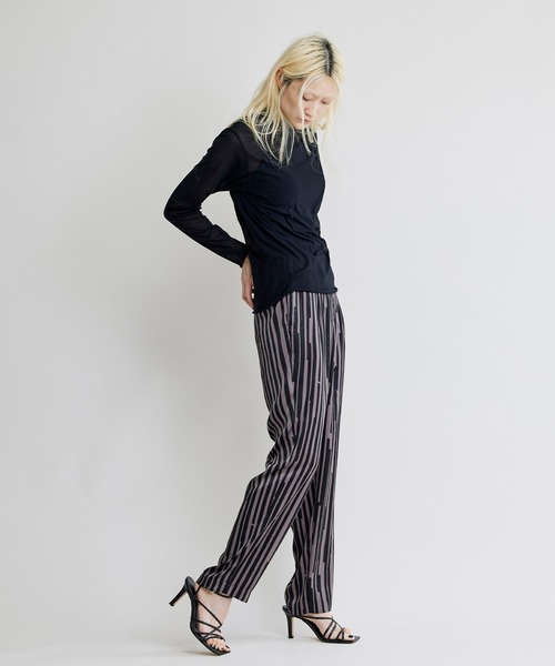 NOISE MAKER(ノイズメーカー)の「ペイントランダムストライプテーパードパンツ(その他パンツ・レディース・ブラック/ベージュ/グリーン・38/36)」の5枚目の写真