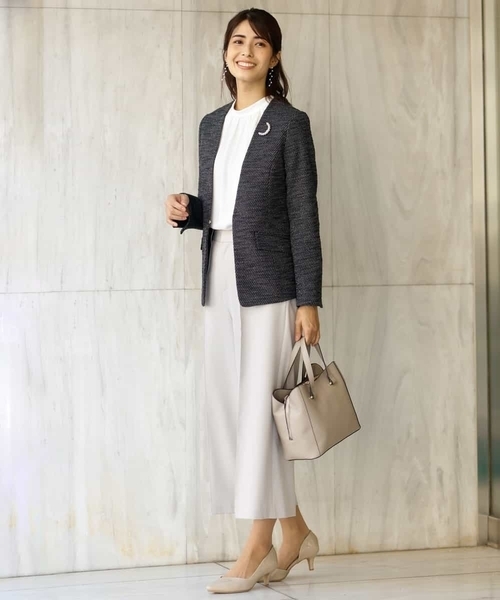 a.v.v（アーヴェヴェ）の「【ストレッチ裏地/消臭テープ付き】カルゼツイードストレッチノーカラージャケット（ノーカラージャケット・レディース・ベージュ/ネイビー・38/36/42/40/34）」の4枚目の写真