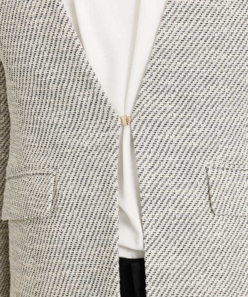 a.v.v（アーヴェヴェ）の「【ストレッチ裏地/消臭テープ付き】カルゼツイードストレッチノーカラージャケット（ノーカラージャケット・レディース・ベージュ/ネイビー・38/36/42/40/34）」の14枚目の写真