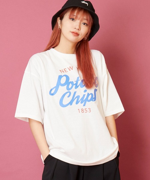 unrelaxing（アンリラクシング）の「オーバーサイズ　ルーズビッグシルエット　ドロップショルダーTシャツ（Tシャツ/カットソー・メンズ・その他/その他1/その他2/その他3/その他4/その他5/その他8/その他9/ホワイト系/ホワイト系1/ホワイト系2/ホワイト系3/ホワイト系4/ホワイト系5/ホワイト系6/ホワイト系7/ホワイト系8/ホワイト系9/ブラック系/ブラック系1/ブラック系2/ブラック系3/ブラック系4/ブラック系5/ブラック系6/ブラック系7/ブラック系8/ブラック系9/ベージュ系/ベージュ系1/ベージュ系2/ベージュ系3/ベージュ系4/ベージュ系5/ベージュ系6/ベージュ系7/ベージュ系8/ベージュ系9/グリーン系/グリーン系1/グリーン系2/グリーン系3/グリーン系4/グリーン系5/グリーン系6/グリーン系8/グリーン系9/ネイビー系/ネイビー系1/ネイビー系3/ネイビー系4/ネイビー系5/ネイビー系6/ネイビー系8/ネイビー系9/パープル系/パープル系1/パープル系2/パープル系3/パープル系4/パープル系5/パープル系6/パープル系7/パープル系8/パープル系9/イエロー系/イエロー系1/イエロー系2/イエロー系3/イエロー系4/イエロー系5/イエロー系6/イエロー系7/イエロー系8/イエロー系9・FREE）」の2枚目の写真