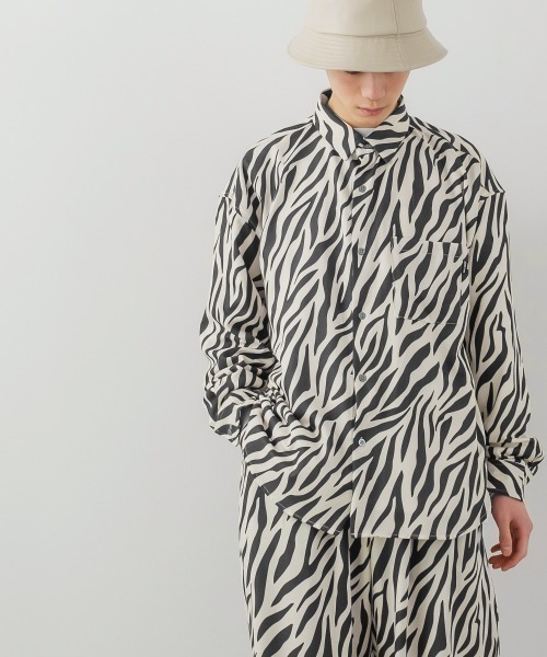 improves（インプローブス）の「とろみジョーゼット 総柄プリント シャツ セットアップ対応（シャツ/ブラウス・メンズ・A/ホワイト/ブラック/チャコールグレー/ブルー/グリーン/B/ライトグレー/アイボリー・LARGE/MEDIUM）」の10枚目の写真