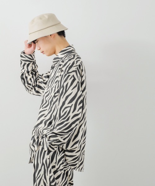 improves（インプローブス）の「とろみジョーゼット 総柄プリント シャツ セットアップ対応（シャツ/ブラウス・メンズ・A/ホワイト/ブラック/チャコールグレー/ブルー/グリーン/B/ライトグレー/アイボリー・LARGE/MEDIUM）」の11枚目の写真