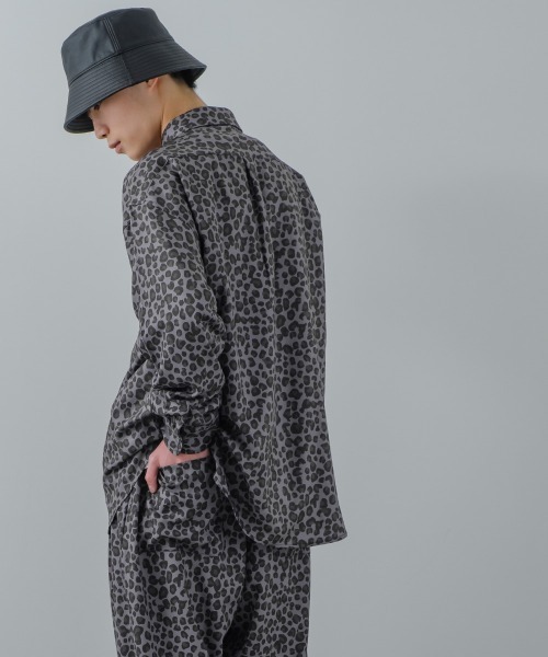 improves（インプローブス）の「とろみジョーゼット 総柄プリント シャツ セットアップ対応（シャツ/ブラウス・メンズ・A/ホワイト/ブラック/チャコールグレー/ブルー/グリーン/B/ライトグレー/アイボリー・LARGE/MEDIUM）」の17枚目の写真