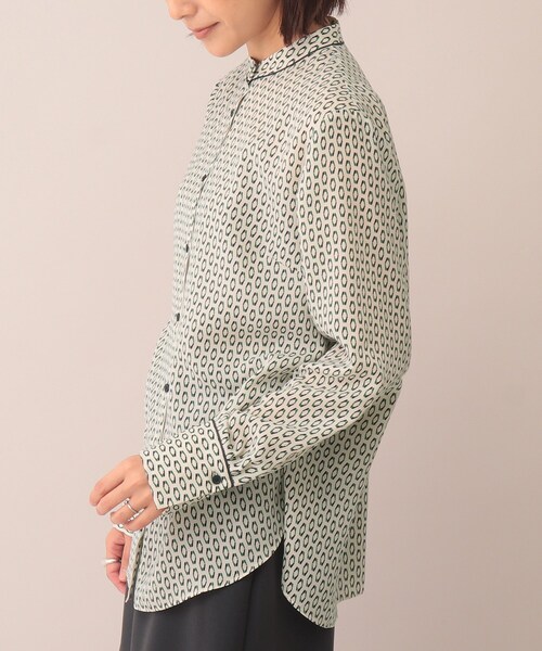 UNTITLED（アンタイトル）の「◆ネオンジオメ バンドカラーブラウス【洗える】（シャツ/ブラウス・レディース・ベージュ系その他4/ネイビー系・44/48/00/01/02/03/04）」の10枚目の写真