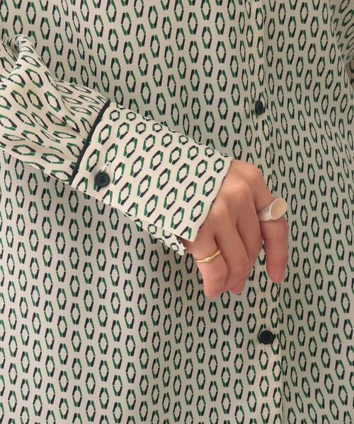 UNTITLED（アンタイトル）の「◆ネオンジオメ バンドカラーブラウス【洗える】（シャツ/ブラウス・レディース・ベージュ系その他4/ネイビー系・44/48/00/01/02/03/04）」の3枚目の写真