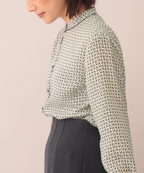 UNTITLED（アンタイトル）の「◆ネオンジオメ バンドカラーブラウス【洗える】（シャツ/ブラウス・レディース・ベージュ系その他4/ネイビー系・44/48/00/01/02/03/04）」の6枚目の写真