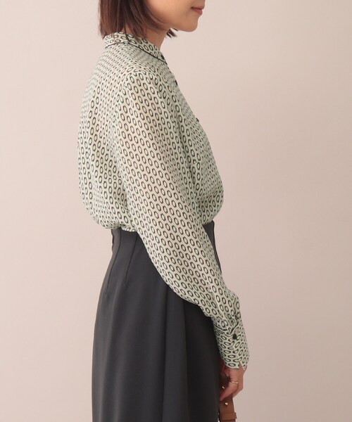 UNTITLED（アンタイトル）の「◆ネオンジオメ バンドカラーブラウス【洗える】（シャツ/ブラウス・レディース・ベージュ系その他4/ネイビー系・44/48/00/01/02/03/04）」の15枚目の写真