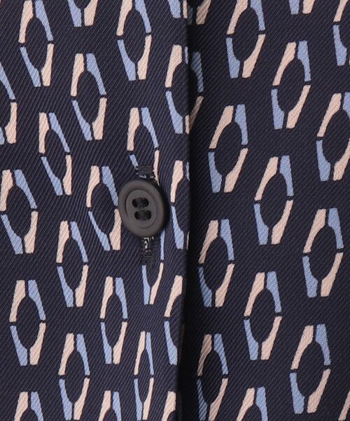 UNTITLED（アンタイトル）の「◆ネオンジオメ バンドカラーブラウス【洗える】（シャツ/ブラウス・レディース・ベージュ系その他4/ネイビー系・44/48/00/01/02/03/04）」の7枚目の写真