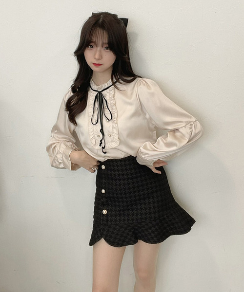 TITTY&CO.（ティティーアンドコー）の「【TITTY&CO.】ヘムフリルチドリスカパン（スカート・レディース・ベージュ/ブラック・MEDIUM/SMALL）」の2枚目の写真