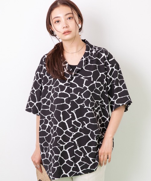 LAVEANGE（ラビアンジェ）の「オープンカラーシャツ（シャツ/ブラウス・レディース・ブラック/パープル/ピンク/ブルー/ライトグリーン・F）」の6枚目の写真