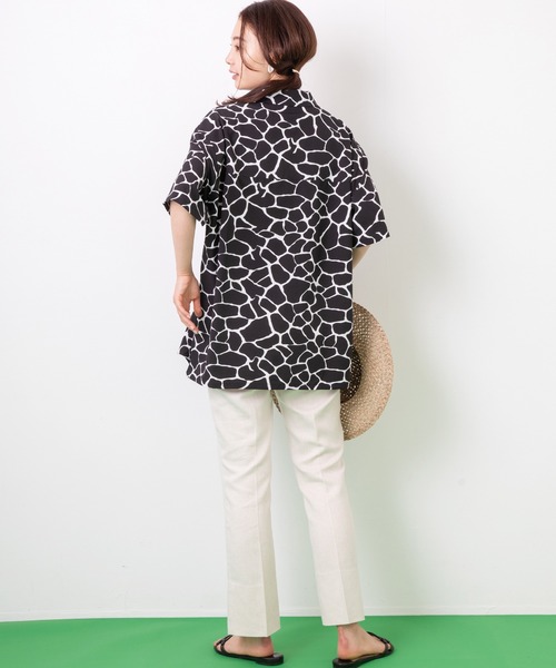 LAVEANGE（ラビアンジェ）の「オープンカラーシャツ（シャツ/ブラウス・レディース・ブラック/パープル/ピンク/ブルー/ライトグリーン・F）」の12枚目の写真