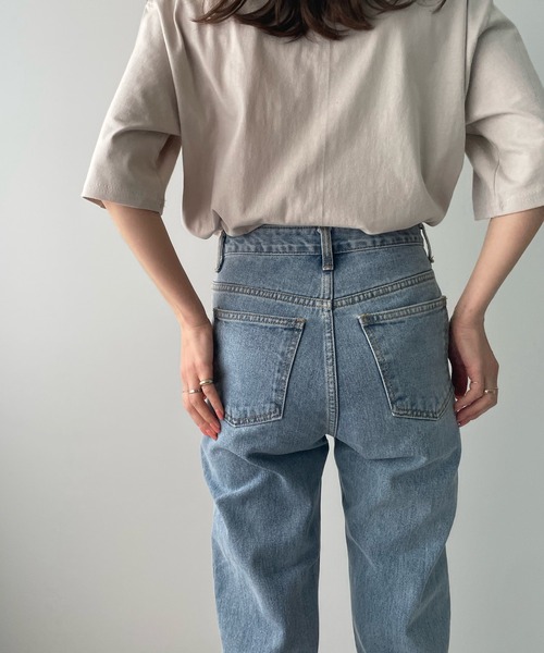 LE MORE(リモア)の「ハイウエストスリムテーパードデニム(デニムパンツ・レディース・ライトブルー・S/M)」の14枚目の写真