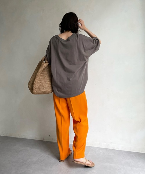 DouDou(ドゥドゥ)の「ILLINOIS 2WAY TEE(Tシャツ/カットソー・レディース・オフホワイト/グレー/チャコールグレー・FREE)」の16枚目の写真