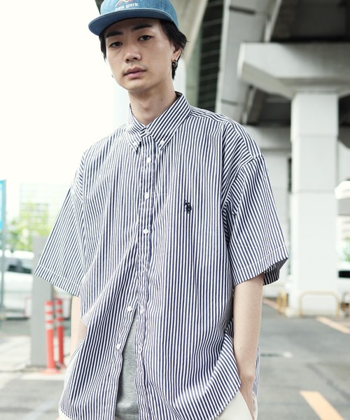 U.S. POLO ASSN.(ユーエスポロアッスン)の「U.S. POLO ASSN. / ユーエスポロアッスン 別注 コラボ ビッグシルエット オーバーサイズ 半袖シャツ(シャツ/ブラウス・メンズ・ホワイト/ブラック/ネイビー/ブルー/ライトベージュ/ブラック系その他/ブルー系その他/ブラック系その他2/サックスブルー/ブルー系その他2・MEDIUM/LARGE)」の8枚目の写真