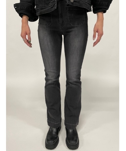 GAP（ギャップ）の「ハイライズ パッチポケット フレアデニム（デニムパンツ・レディース・ブラック・23/24/25/26/27/28/29/30）」の14枚目の写真