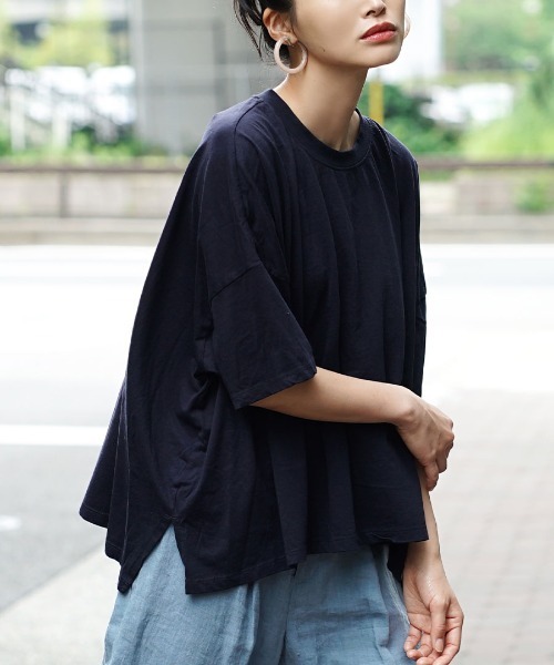 apartment department（アパートメントデパートメント）の「サスティナブルコットン ワイドシルエットTシャツ（Tシャツ/カットソー・レディース・オフホワイト/オレンジ/ライトカーキ/ネイビー・M）」の3枚目の写真