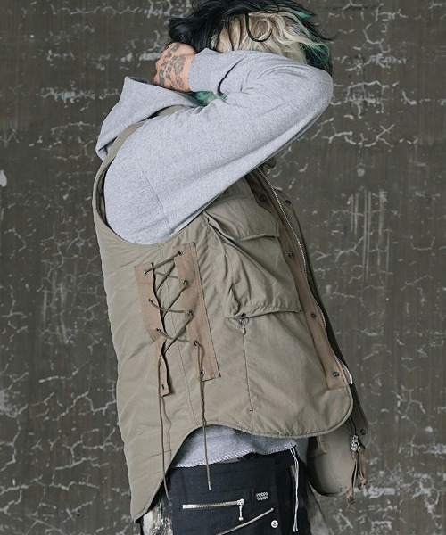 EGO TRIPPING(エゴトリッピング)の「mcg3091-EGO×PROPA M69 BODYARMOUR VEST ベスト(ベスト・メンズ・ベージュ/ブラック・46/48)」の9枚目の写真