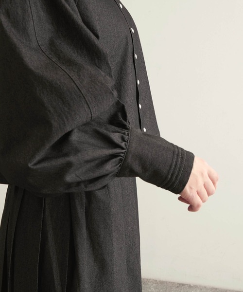 forksy.（フォルクシー）の「【forksy.】2wayデニムショート丈ボリューム袖ブラウス（シャツ/ブラウス・レディース・ブラック/インディゴブルー/ライトベージュ/サックスブルー・FREE）」の20枚目の写真