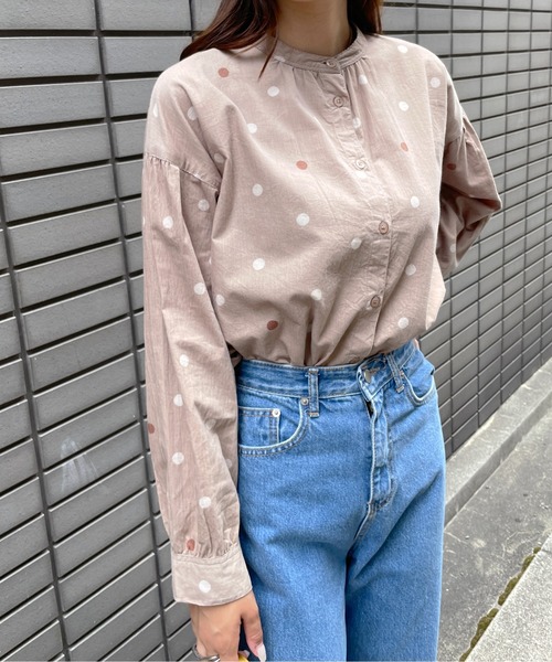 Meli rich(メリーリッチ)の「可愛さ満点。コーデュロイランダムドットブラウス(シャツ/ブラウス・レディース・ブラック/グレイッシュベージュ/テラコッタ・M/L)」の5枚目の写真