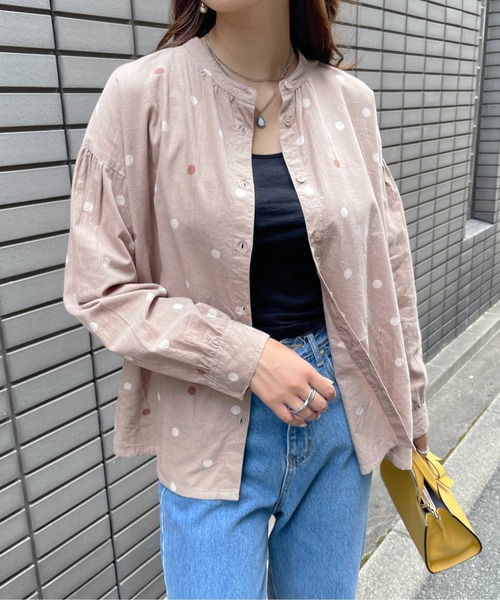 Meli rich(メリーリッチ)の「可愛さ満点。コーデュロイランダムドットブラウス(シャツ/ブラウス・レディース・ブラック/グレイッシュベージュ/テラコッタ・M/L)」の11枚目の写真