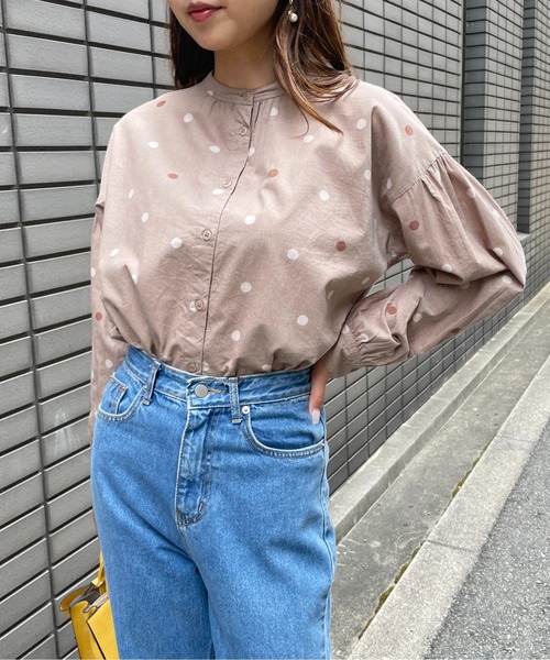 Meli rich(メリーリッチ)の「可愛さ満点。コーデュロイランダムドットブラウス(シャツ/ブラウス・レディース・ブラック/グレイッシュベージュ/テラコッタ・M/L)」の4枚目の写真