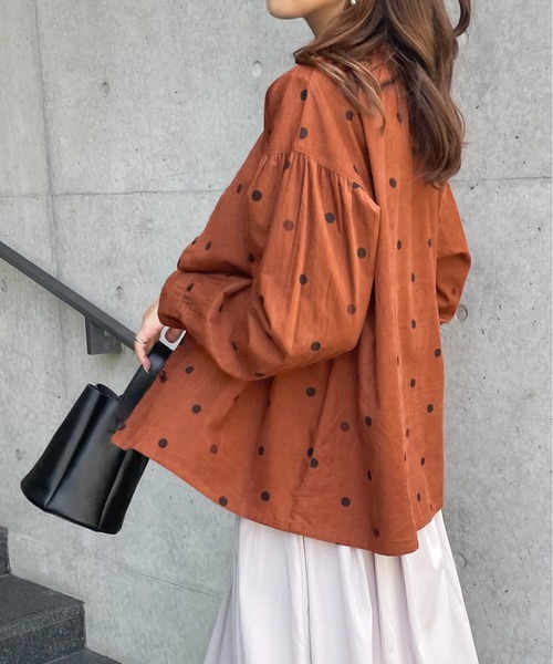 Meli rich(メリーリッチ)の「可愛さ満点。コーデュロイランダムドットブラウス(シャツ/ブラウス・レディース・ブラック/グレイッシュベージュ/テラコッタ・M/L)」の20枚目の写真
