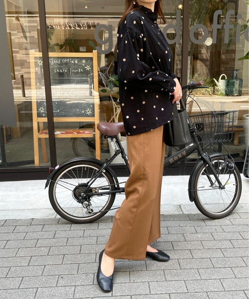 Meli rich(メリーリッチ)の「可愛さ満点。コーデュロイランダムドットブラウス(シャツ/ブラウス・レディース・ブラック/グレイッシュベージュ/テラコッタ・M/L)」の17枚目の写真