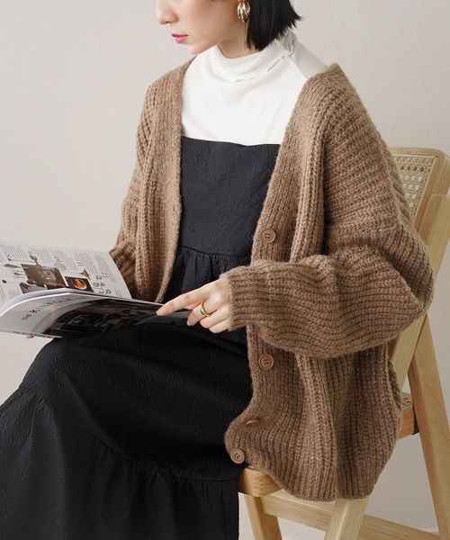 IAMUSE（アイアミューズ）の「ざっくりオーバーサイズニットカーディガン S0803【IAMUSE】（カーディガン/ボレロ・レディース・アイボリー/ブルー/ブラウン/グリーン・FREE）」の3枚目の写真