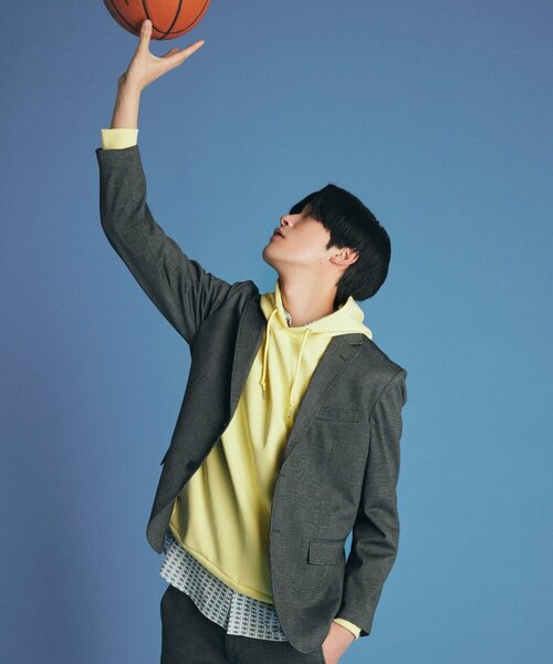 THE SHOP TK （ザ ショップ ティーケー ）の「◆【コーデのメインとしても、ジャケットのインナーにもおすすめ】ダンボールプルパーカ（パーカー・メンズ・オフホワイト/ライトグレー/ベージュ系その他2/イエロー/ホワイト系7/ネイビー・03/01/02/04）」の9枚目の写真