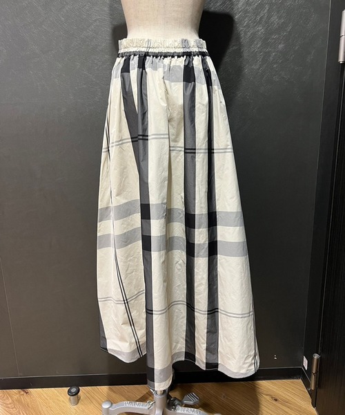 PAGEBOY（ページボーイ）の「BIGチェックフレアスカート（スカート・レディース・ブラック/オフホワイト・FREE）」の4枚目の写真