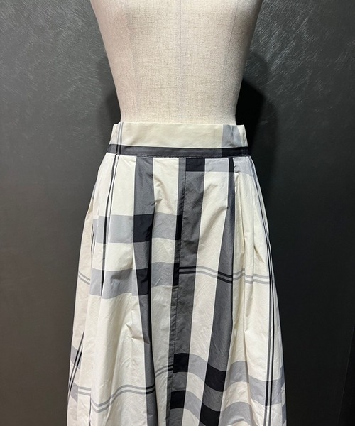 PAGEBOY（ページボーイ）の「BIGチェックフレアスカート（スカート・レディース・ブラック/オフホワイト・FREE）」の7枚目の写真