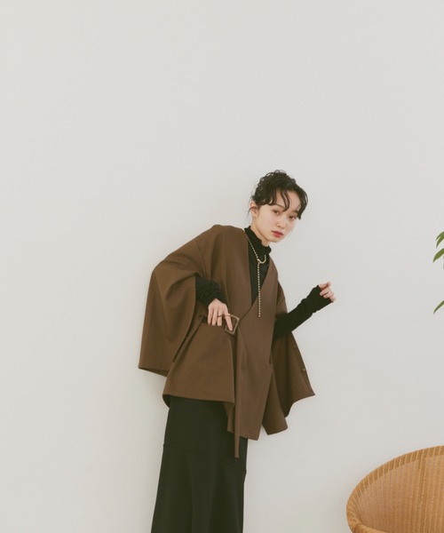 moi tytto（モイテュット）の「袖ボタンベルト付きジャケット