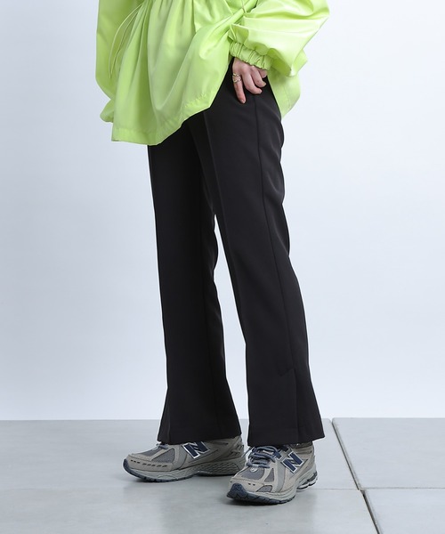 COLONY 2139（コロニートゥーワンスリーナイン）の「ストレッチイージーフレアスリットパンツ（その他パンツ・レディース・ブラック/ホワイト系その他/ベージュ・MEDIUM/LARGE/SMALL）」の13枚目の写真