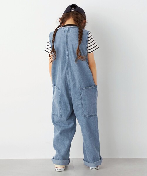 SHIPS any（シップス エニィ）の「ARCH&LINE: ライト デニム サロペット<KIDS>（サロペット/オーバーオール・キッズ・ライトブルー/ブルー・M(125-135)/L(140-150)）」の6枚目の写真